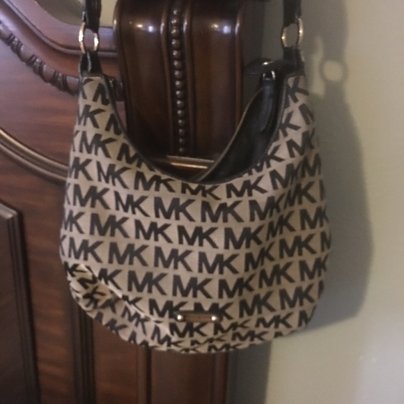 Handbag - Picture 2 of 4